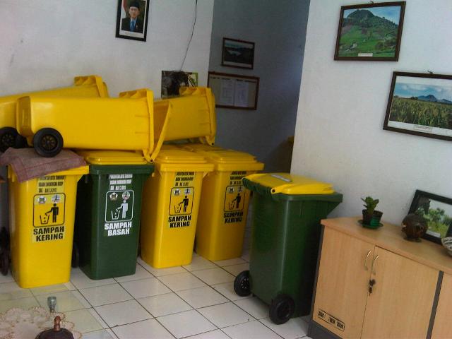 Puluhan Tong Sampah Nganggur di BLH